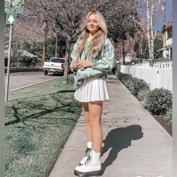 SOLD 🚨 Dr. Martens Leather Lace Up Boots - Picture 7 of 15